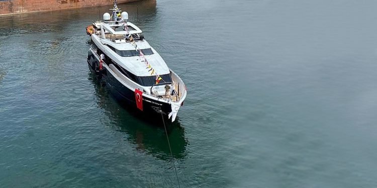 MENGİ YAY, SEA STAR’I SUYA İNDİRDİ