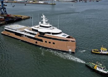 İLK BUZKIRAN YAT ”LA DATCHA” SUYA İNDİ