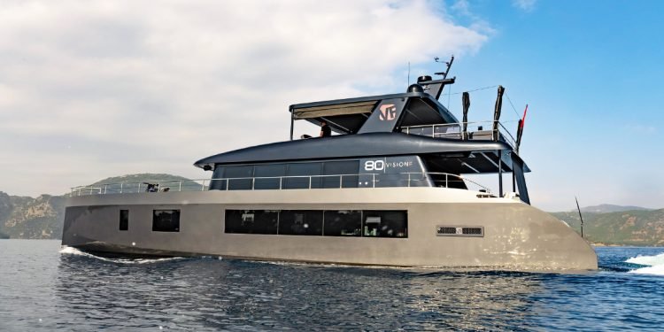VİSİON F, 80 POWER KATAMARAN İLE BÜYÜLEDİ