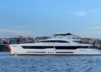 MENGİ YAY YATÇILIK YENİ MOTOR YATINI DENİZE İNDİRDİ