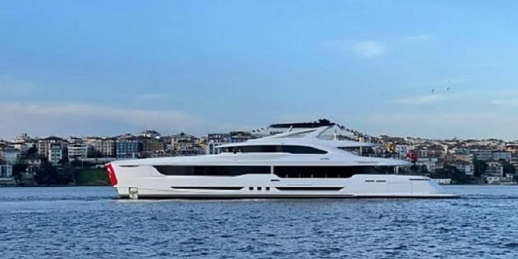 MENGİ YAY YATÇILIK YENİ MOTOR YATINI DENİZE İNDİRDİ