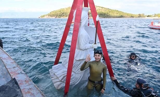 Gömeç Su Altı Heykel Galerisi Şahika Ercümen’le Ziyarete Açıldı