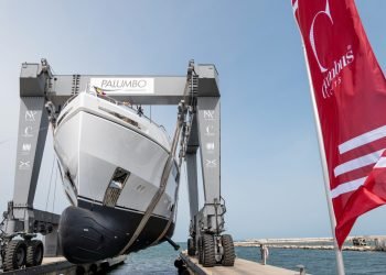 Columbus Yachts’tan Night Fury II