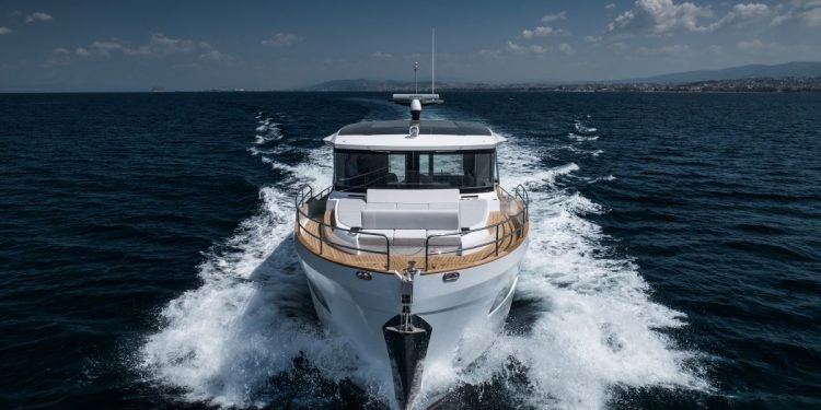 Cannes’e Sirena 48 Coupe Hibrit imzası