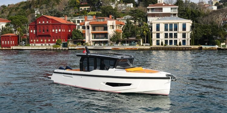 Fabbro Yachts, F33 Coupe’nin Avrupa Prömiyerini Cannes’da Gerçekleştirdi