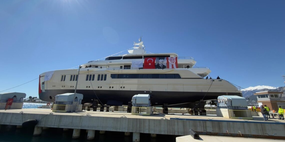 Nebula Yacht, 58 Metrelik Dizel-Elektrik Süperyat Amanda’yı Denize İndirdi